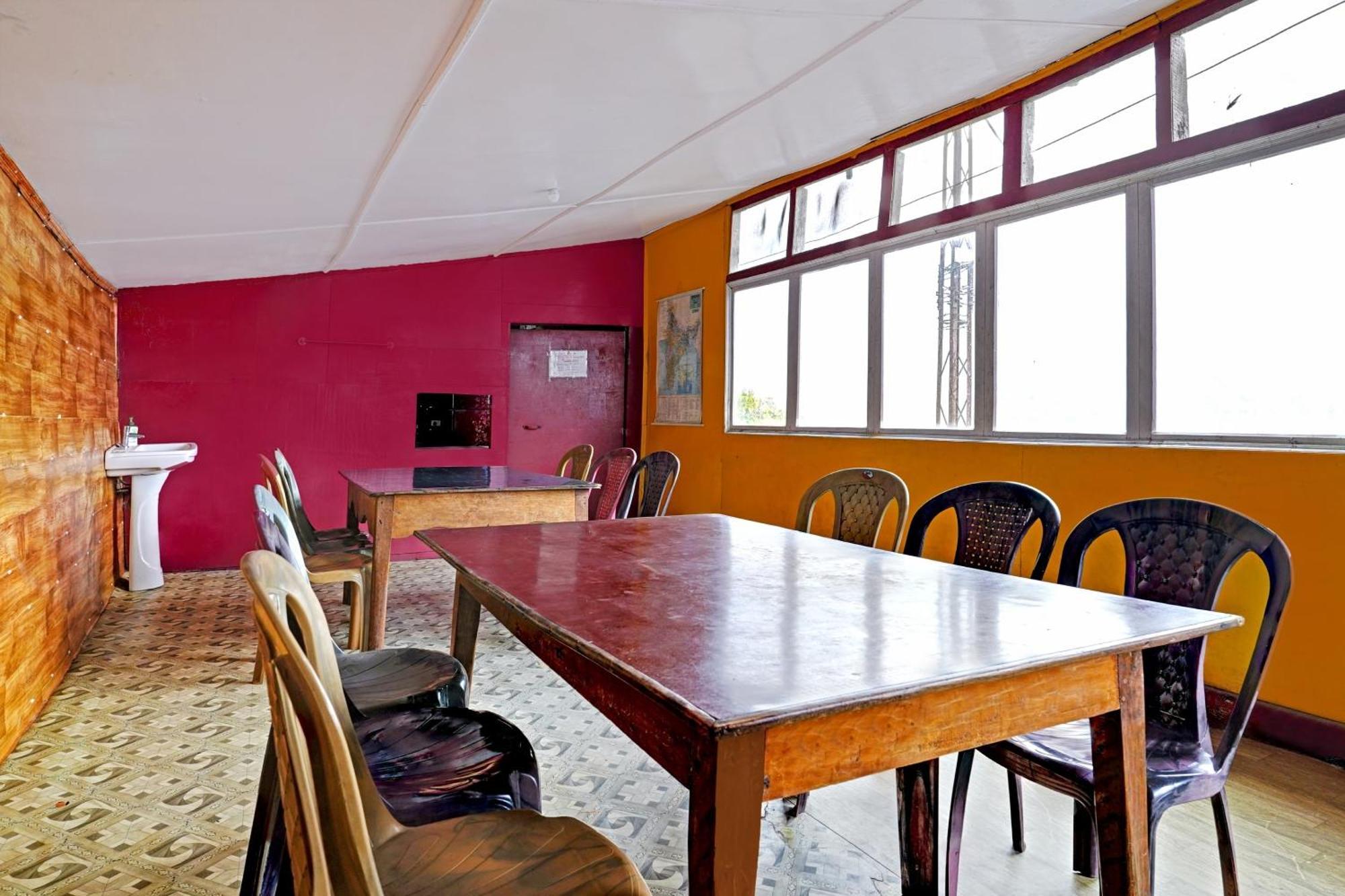 Capital O Basera Resort Padamchen Экстерьер фото